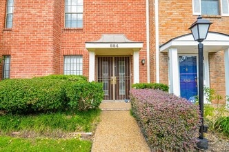 Building Photo - 884 Augusta Dr