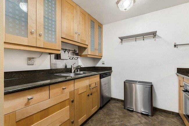 Building Photo - 710 N 160th St