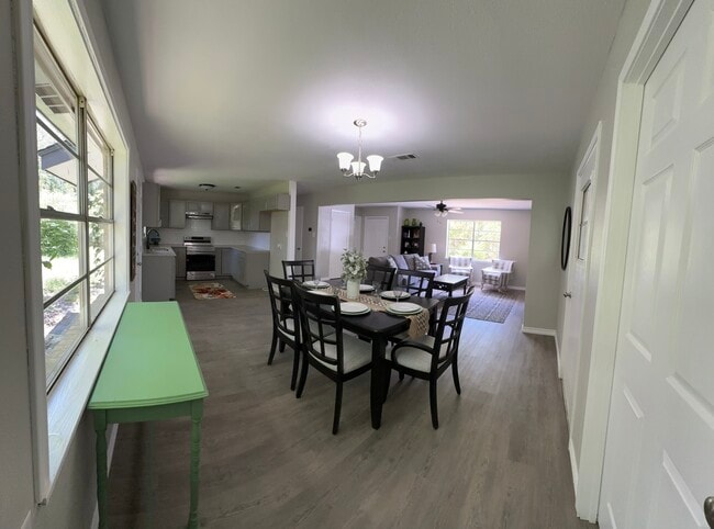 Dining - 100 Shady Oaks Dr
