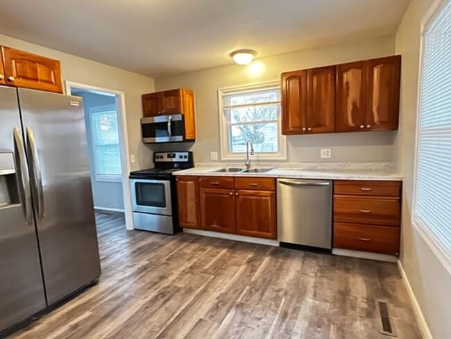 Foto del edificio - 3 BR/ 1 BA w/ renovated kitchen and bath