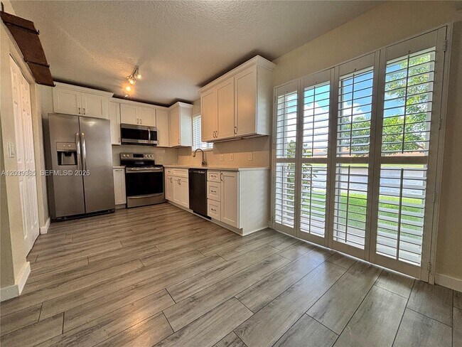 Foto del edificio - 3486 Briar Bay Blvd