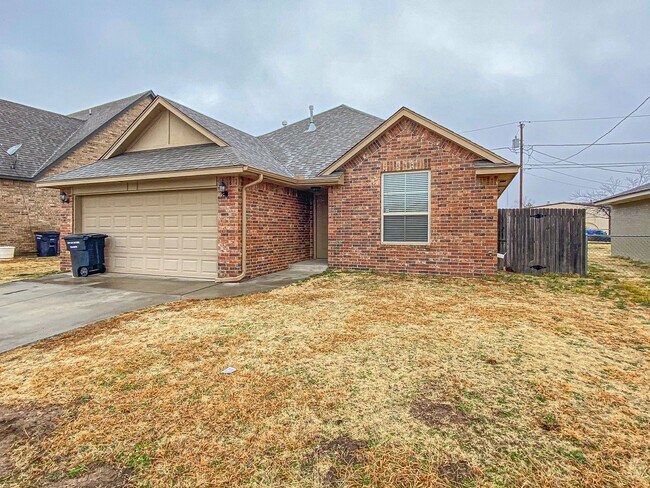 Foto del edificio - Three Bedroom Home with Storm Shelter!