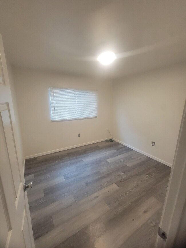 Foto del edificio - 1940 Darrah St