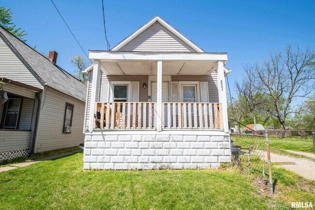 Building Photo - 2 Bedroom, 1 Bath, Newly Remodeled Home!