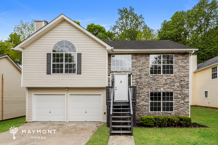 Foto principal - 3-Bedroom Home in Rex, GA