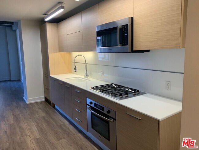 Foto del edificio - 727 W 7th St