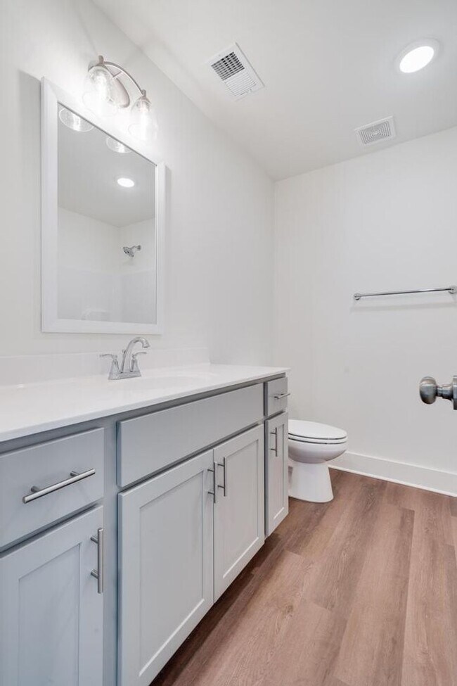 Building Photo - Unparalleled Luxury Living Experience in A 3 Bedroom Home