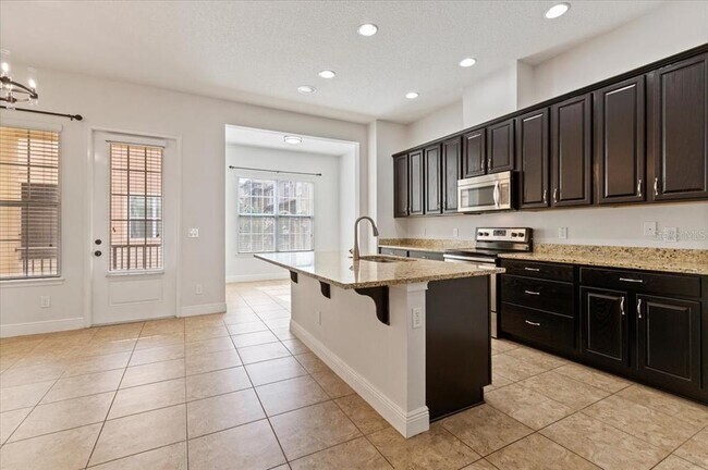 Building Photo - 540 Lobelia Dr