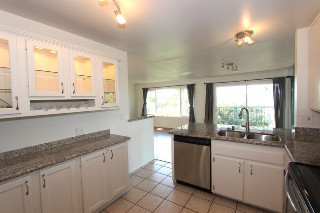 Building Photo - 3 bedroom 2 bath home available for move i...