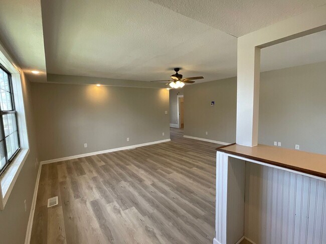 Foto del edificio - Newly Updated 2 bedroom / 1 bathroom house...