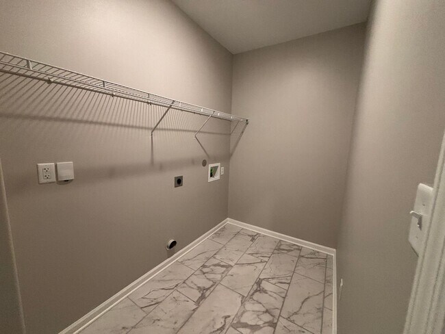 Foto del edificio - 10147 Sterling Ridge Dr