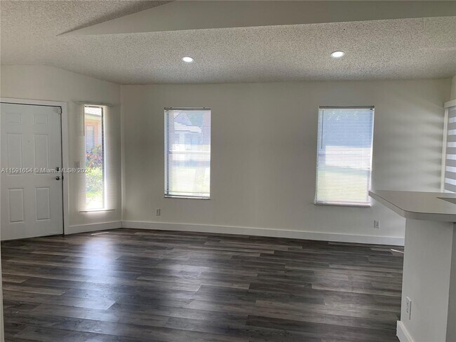 Foto del edificio - 2816 Stoneway Ln