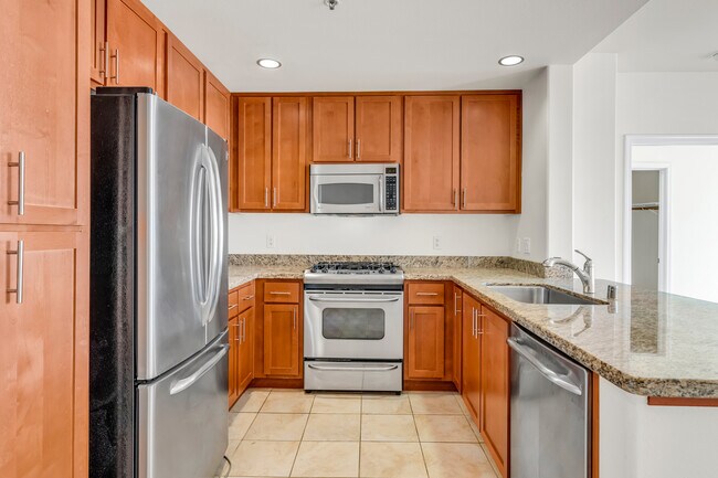 Building Photo - 423 7th St