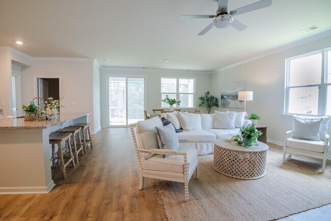 Building Photo - Available 9/1!