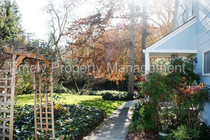 Primary Photo - $2260 3 bed 2.5 bath in Rincon Valley!
