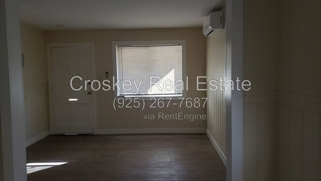 Foto del edificio - 332 W Tregallas Rd