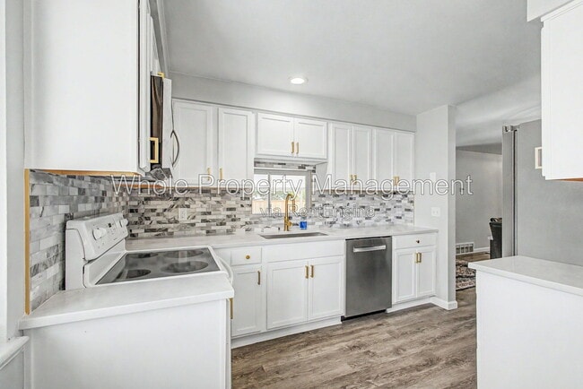 Building Photo - 3404 S Clinton Ct