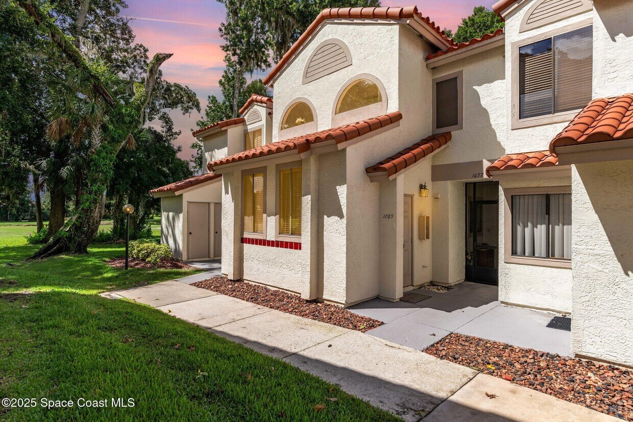 Foto principal - 1089 Country Club Dr