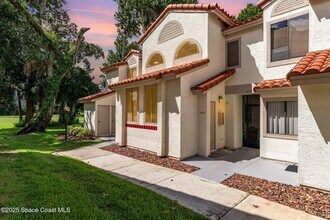 Building Photo - 1089 Country Club Dr