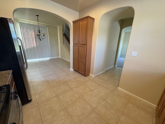 Foto del edificio - Charming 2-Bed, 2.5-Bath home in Roseville