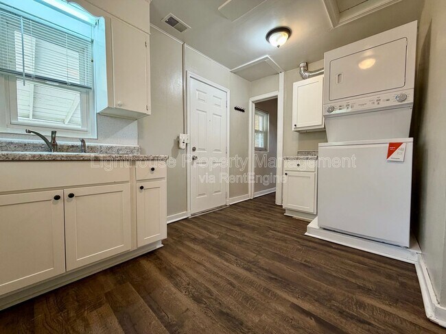 Foto del edificio - 2449 Hillside Dr NW