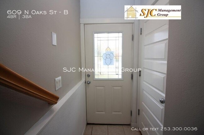 Foto del edificio - Three Story Townhome For Rent in Tacoma.