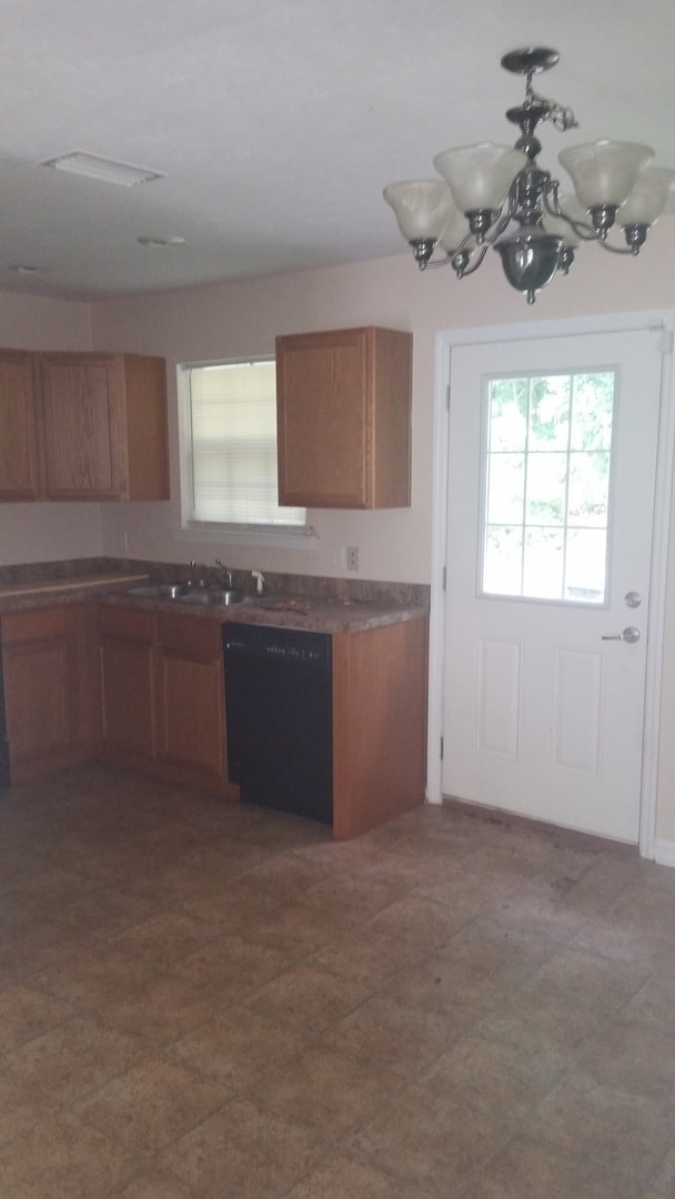 Building Photo - 4Bedrooms In Oak Park Subdivision In Quinc...