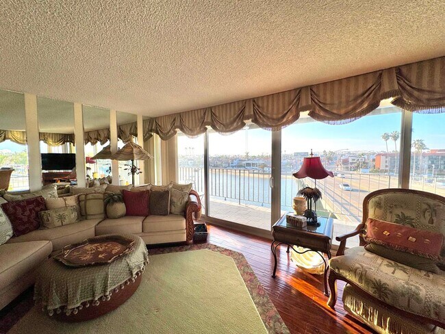 Building Photo - Waterfront Living in Naples - Furnished 2BD/2BA with Bay Views