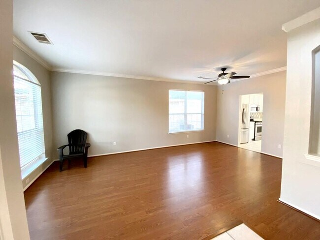 Building Photo - 2326 Clover Ridge Dr