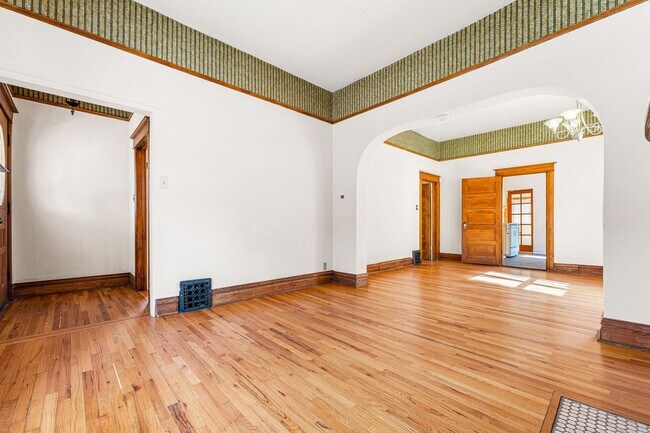 Building Photo - Charming Victorian Home in Wash Park West!