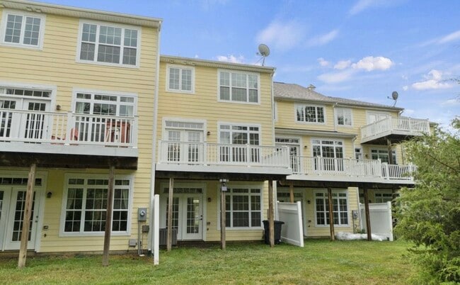 Building Photo - 205 Monroe Point Dr
