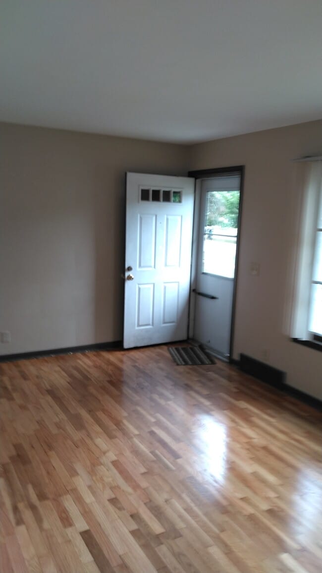 Living room - 1537 Linden St