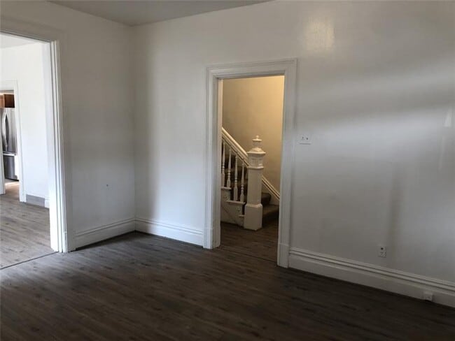 Building Photo - 2635 Linwood Ave