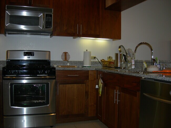 Building Photo - 20 Newport Pky