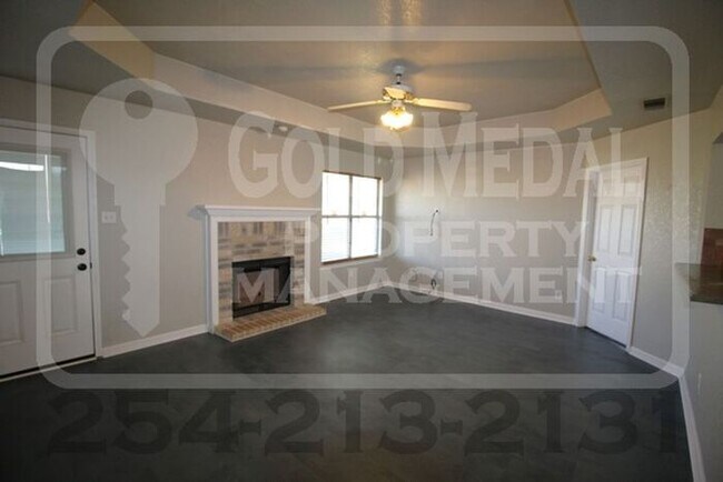 Building Photo - Lisa Lane Living – Simple, Smart & Ready for You!