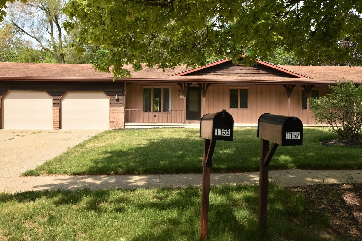 Foto principal - 1155 N Hampton Dr NE