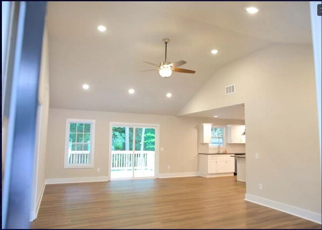 Building Photo - 1696 Daves Creek Dr