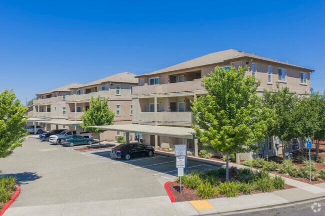 Primary Photo - Vista Verde Apartments