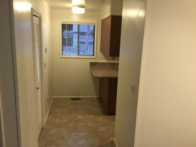 Foto del edificio - 3 bedroom 2 bathroom Duplex