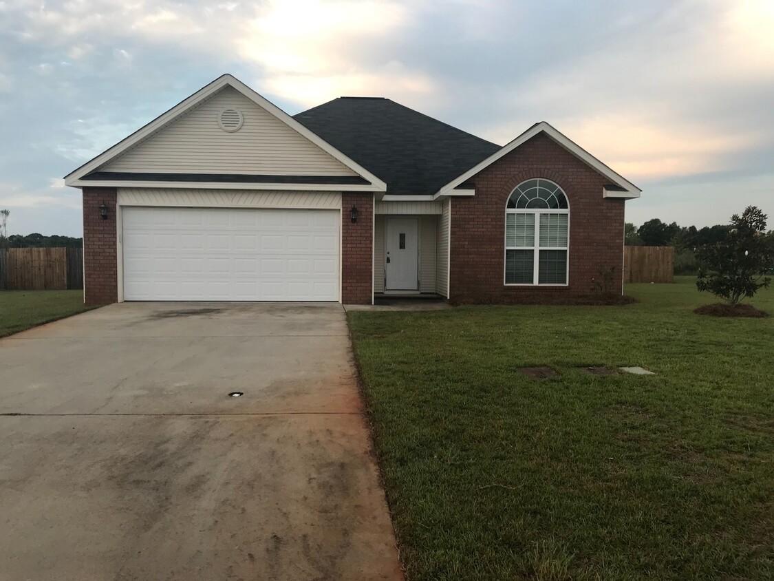 Foto principal - 125 Gage Dr