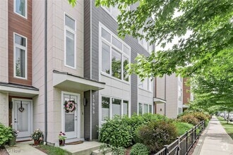 Building Photo - 1569 E 118th St
