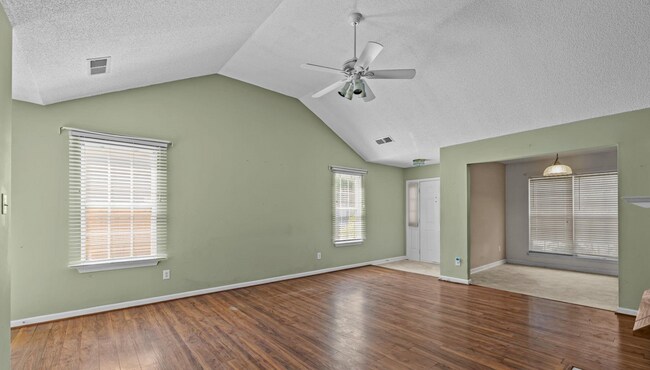 Foto del edificio - 13403 Michael Lynn Rd