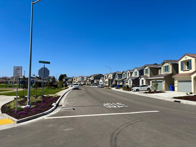 Foto del edificio - 1570 Pinchot Dr