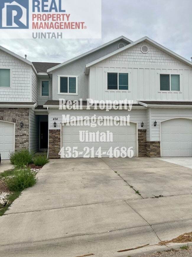 Building Photo - 3 bed 2.5 bath townhome in Fox Run