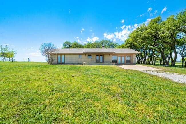 Foto del edificio - Large 4 bedroom in the peaceful country!