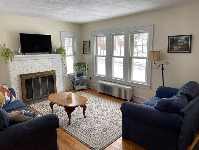 Living Room - 31 Bilodeau Ct