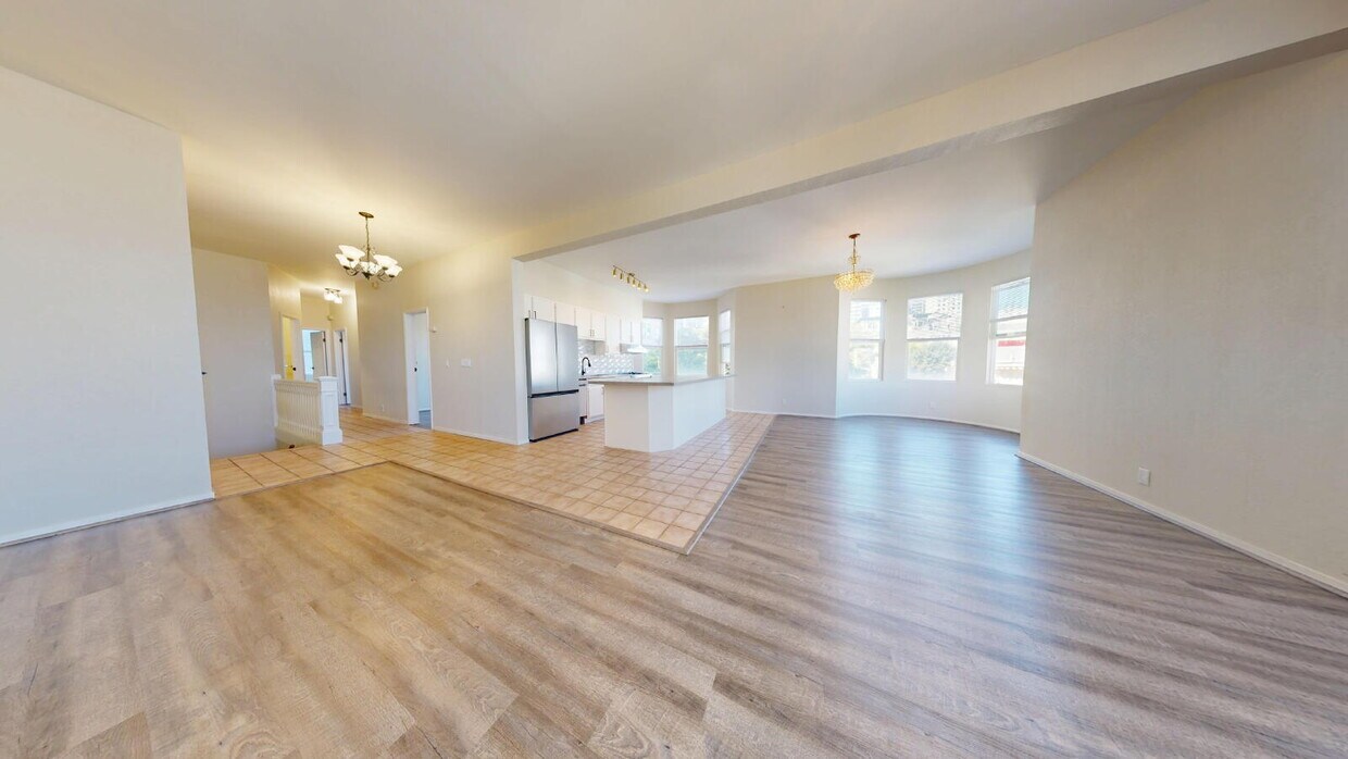 Foto principal - Top-Floor Remodeled 3BD/2BA with Parking &...