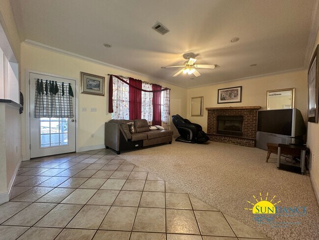 Building Photo - 7BR Waterfront Home in Fort Walton Beach – Amenities Included!