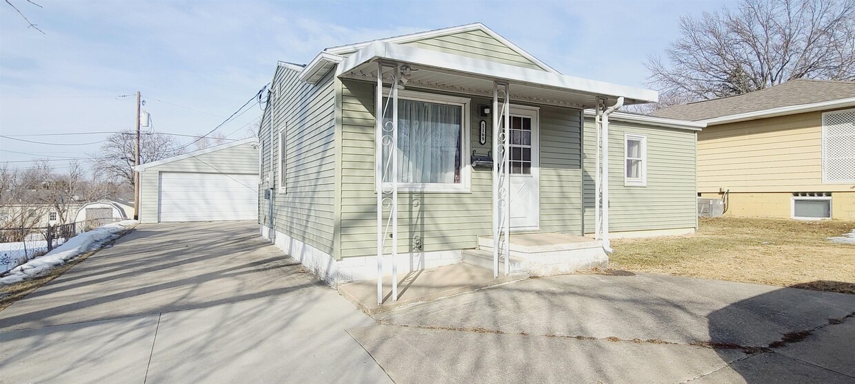 Foto principal - 1169 E Ridgeway Ave