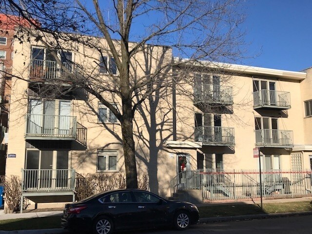 Primary Photo - 1252 W Byron St